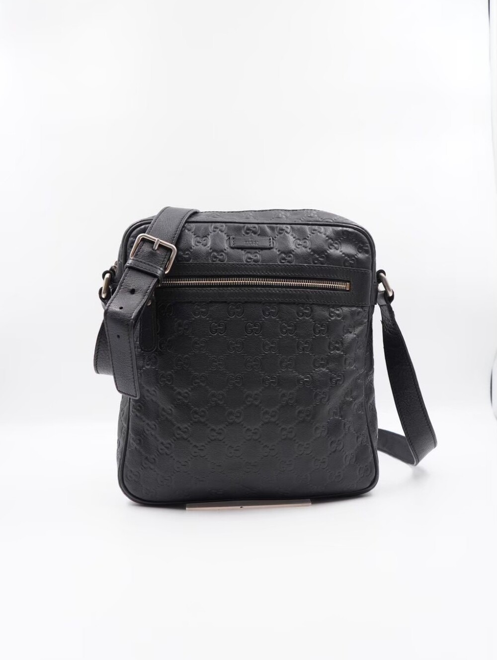 CL53❤️Gucci GG Embossed Leather Crossbody Bag